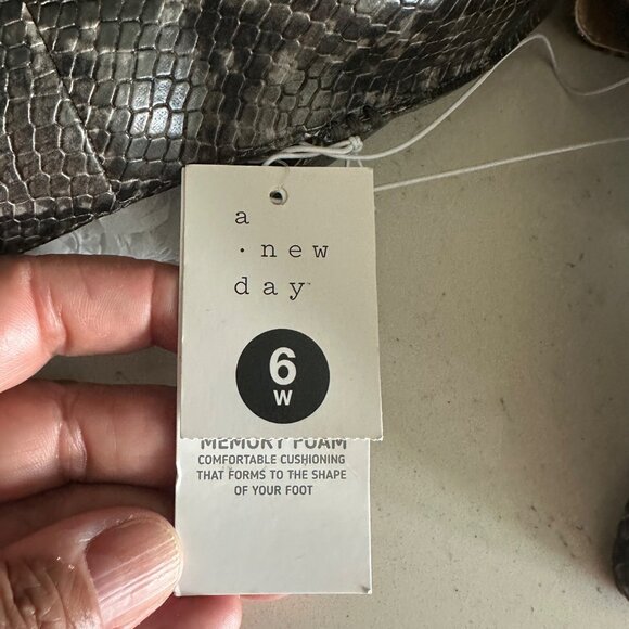 A New Day Womens Memory Foam Snake Print Flats Graphite Size 6W - Picture 5 of 9